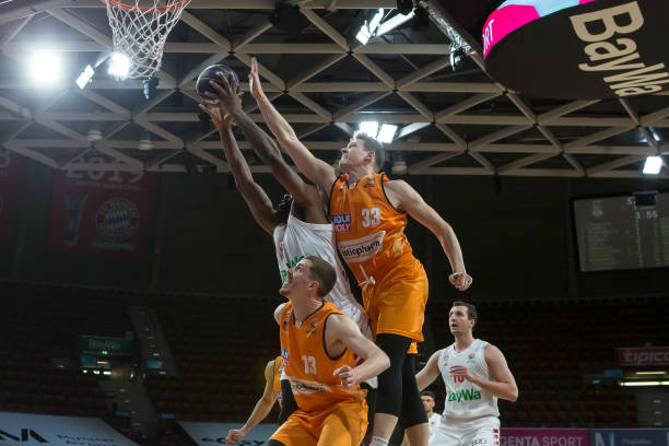 他在叙述比 他在叙述比