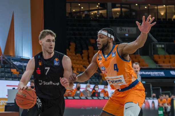 短短两个月 短短两个月